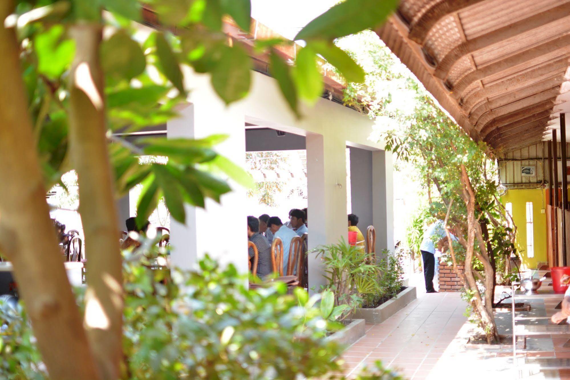 Neakru Guesthouse And Restaurant Kampot Eksteriør billede