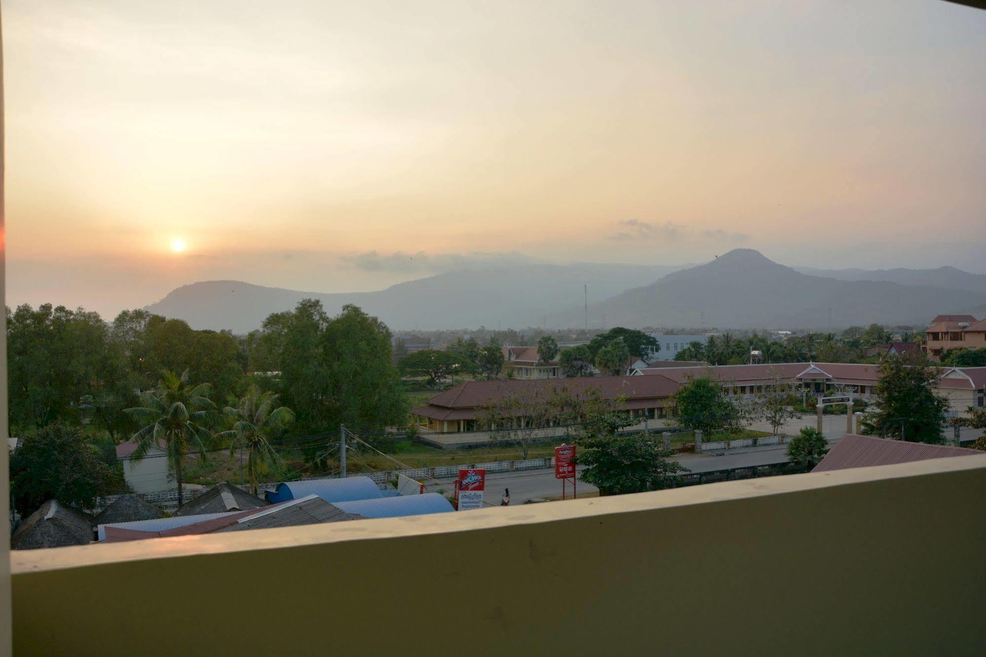 Neakru Guesthouse And Restaurant Kampot Eksteriør billede